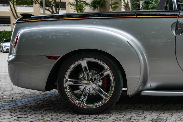 Used 2006 Chevrolet SSR w/ Preferred Equipment Group RWD image 9