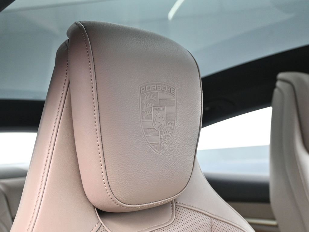 Used 2022 Porsche Taycan image 17