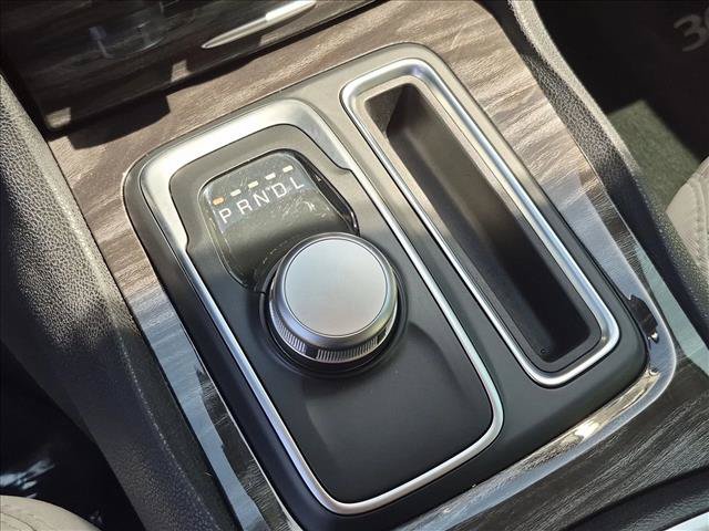 Used 2015 Chrysler 300 Limited w/ Driver Convenience Group RWD image 13