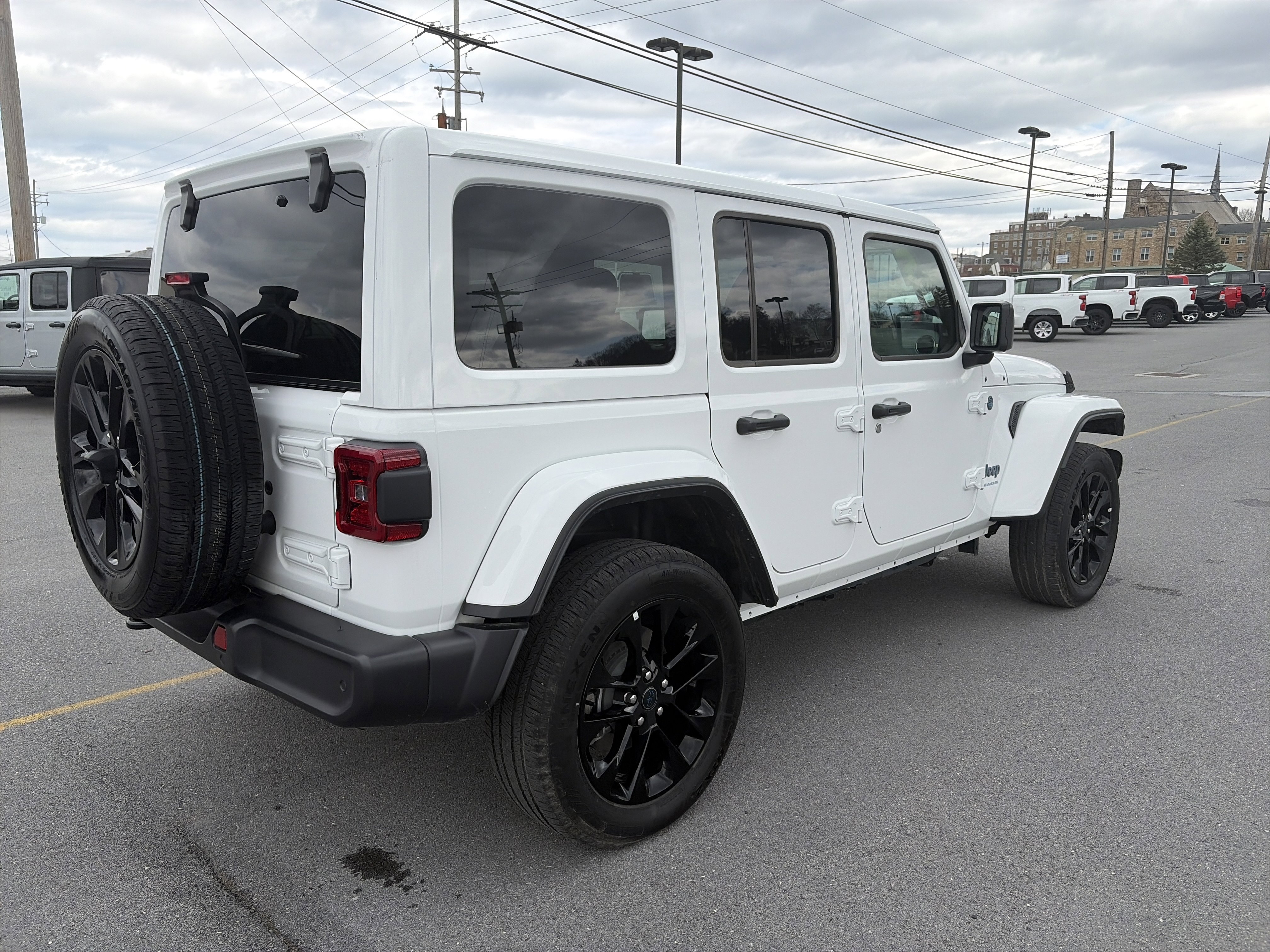 Used 2025 Jeep Wrangler Sahara w/ Safety Group AWD/4WD video 3