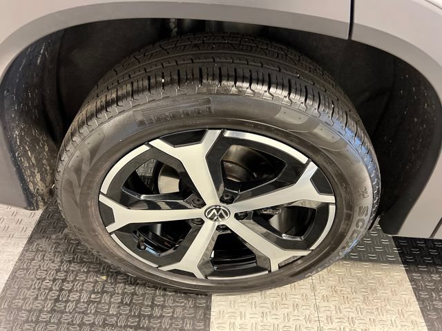 Certified 2025 Volkswagen Tiguan SE FWD image 15