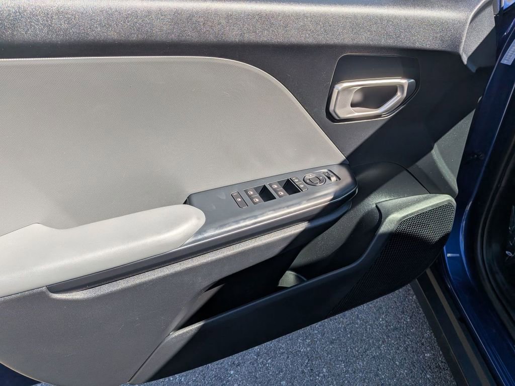 Used 2025 Kia K4 LXS image 13