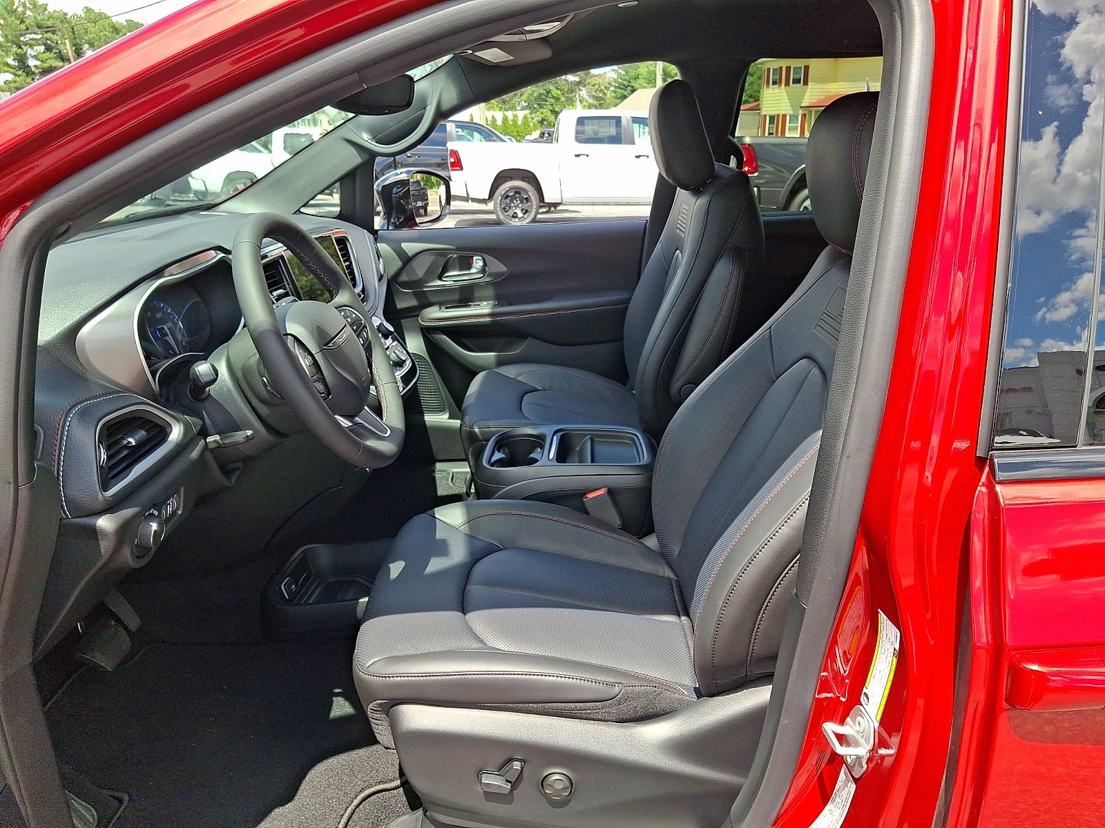 New 2027 Chrysler Pacifica Select FWD image 13