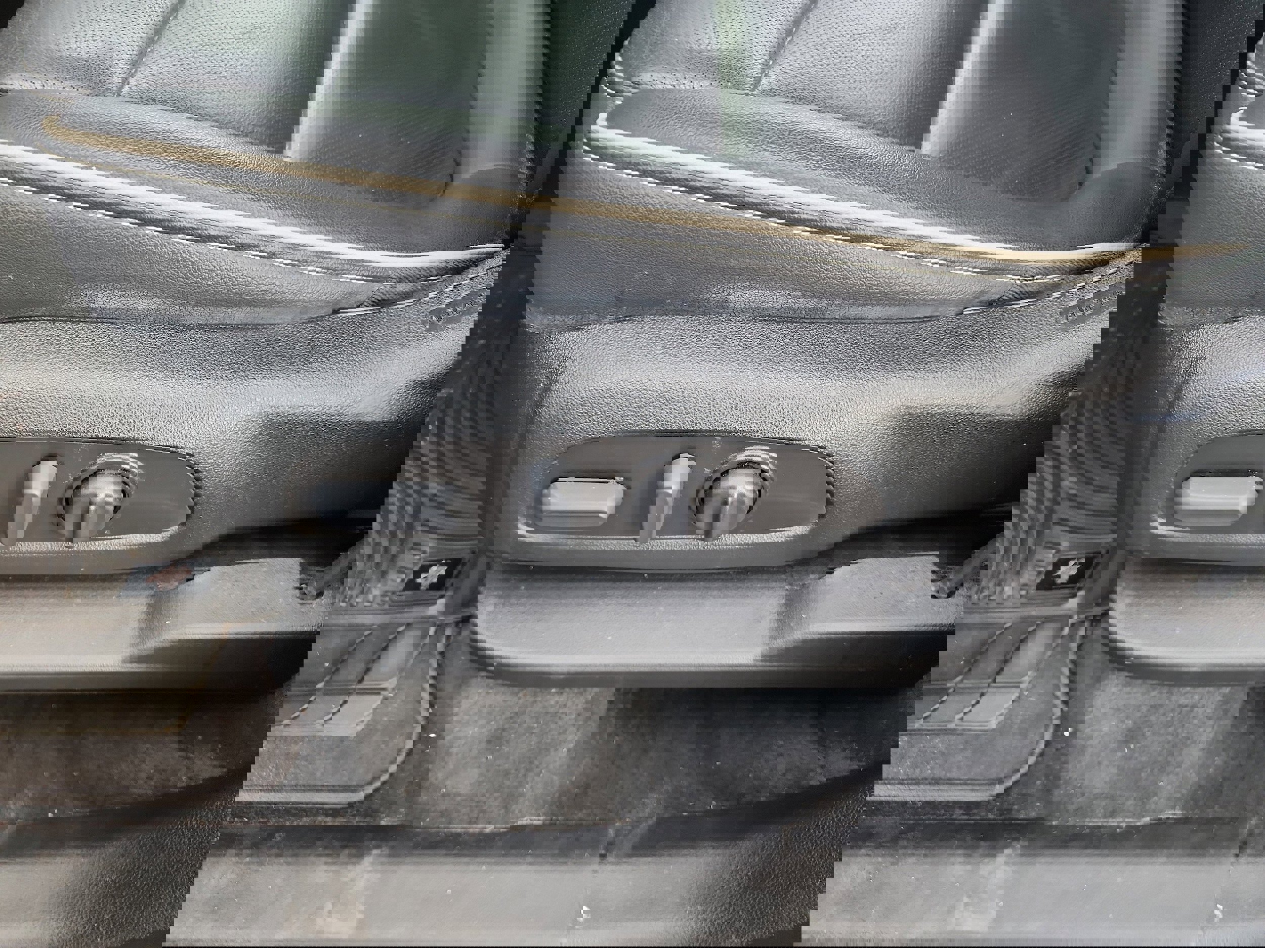 Used 2023 Chevrolet Traverse Premier w/ LPO, Cargo Package image 18