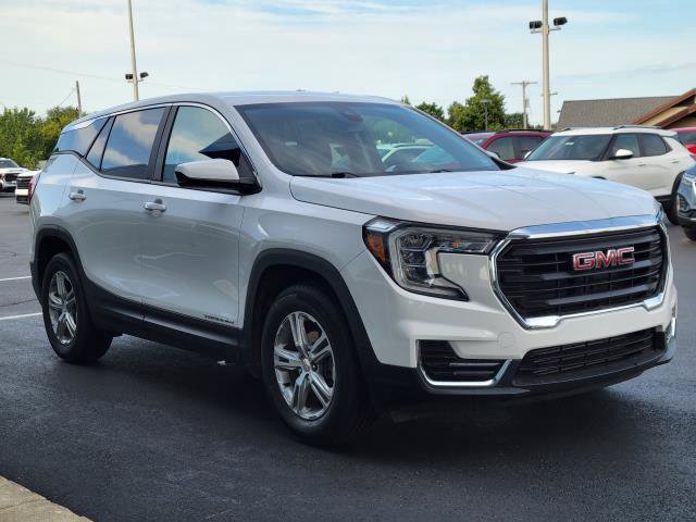 Used 2022 GMC Terrain SLE w/ LPO, Floor Liner Package FWD image 2