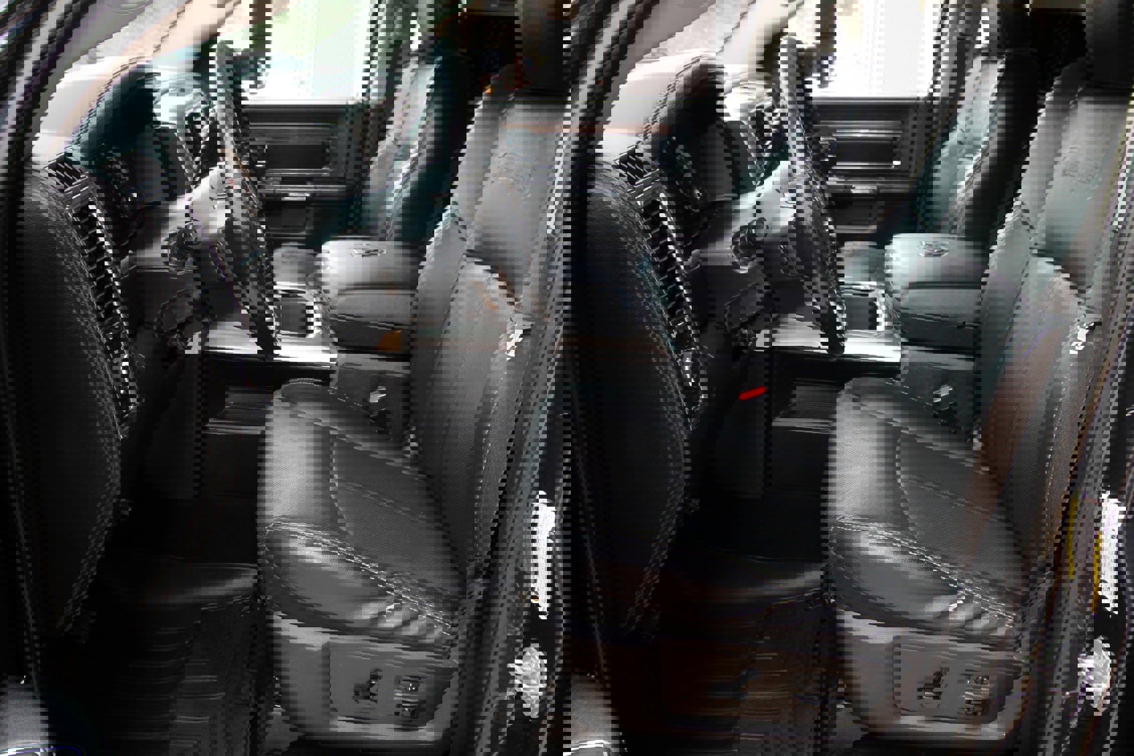 Used 2018 RAM 3500 Laramie w/ Convenience Group image 23