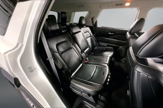Used 2023 Nissan Pathfinder SL AWD/4WD image 24