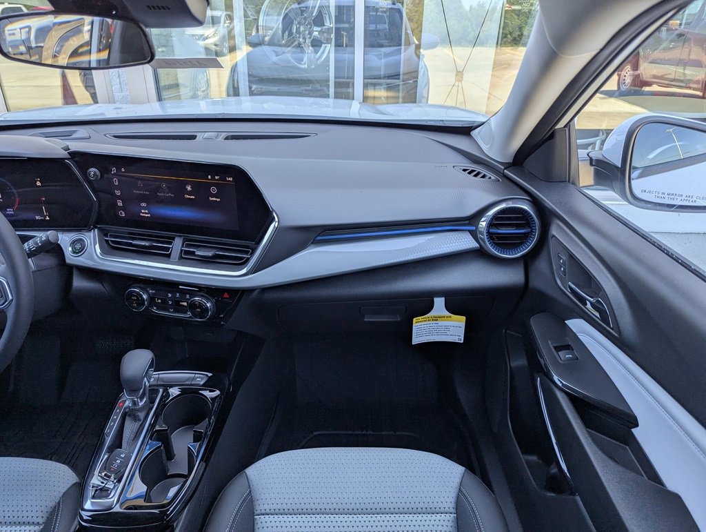 New 2025 Chevrolet Trax LT w/ LT Convenience Package image 4