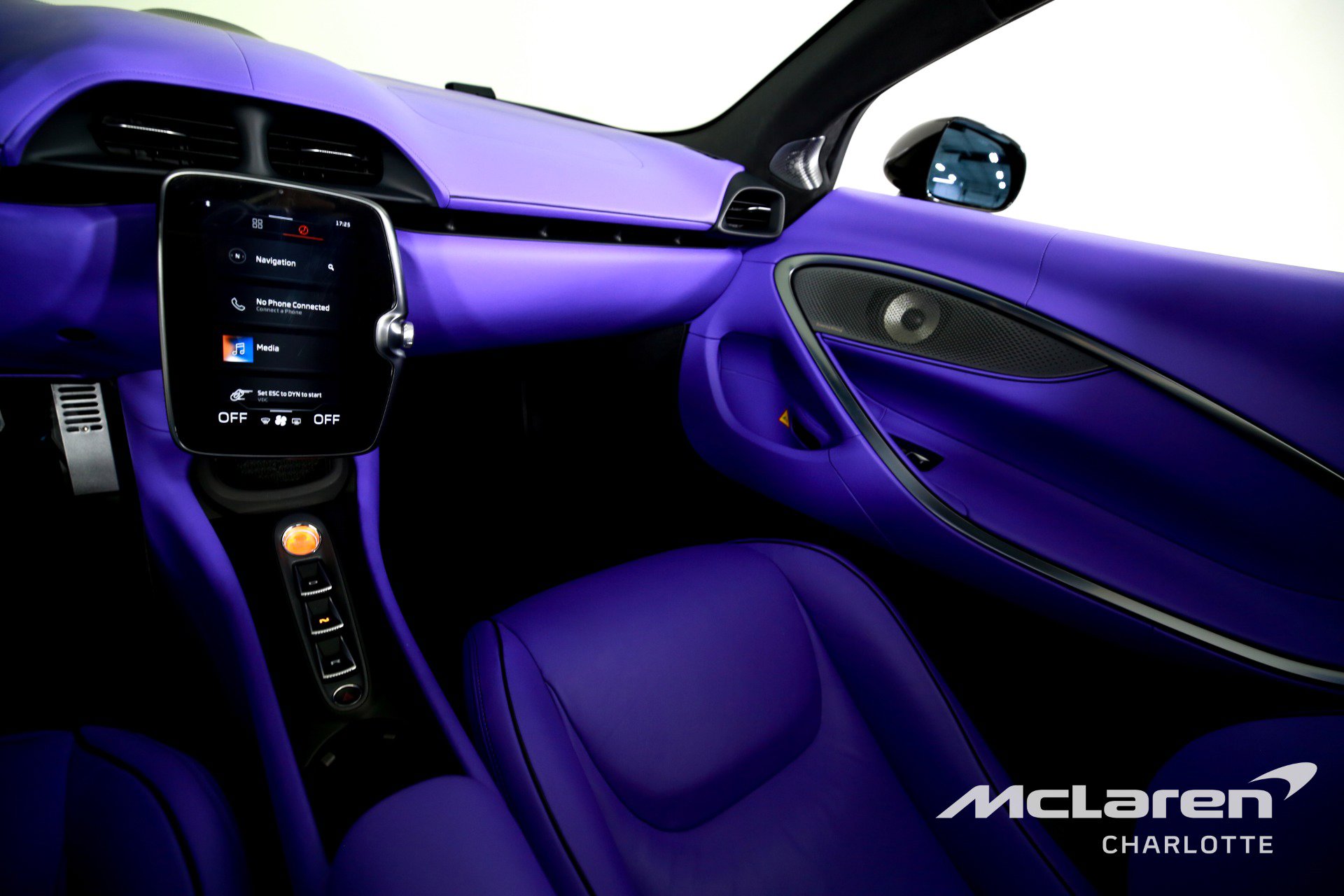 Used 2025 McLaren Artura Spider image 17