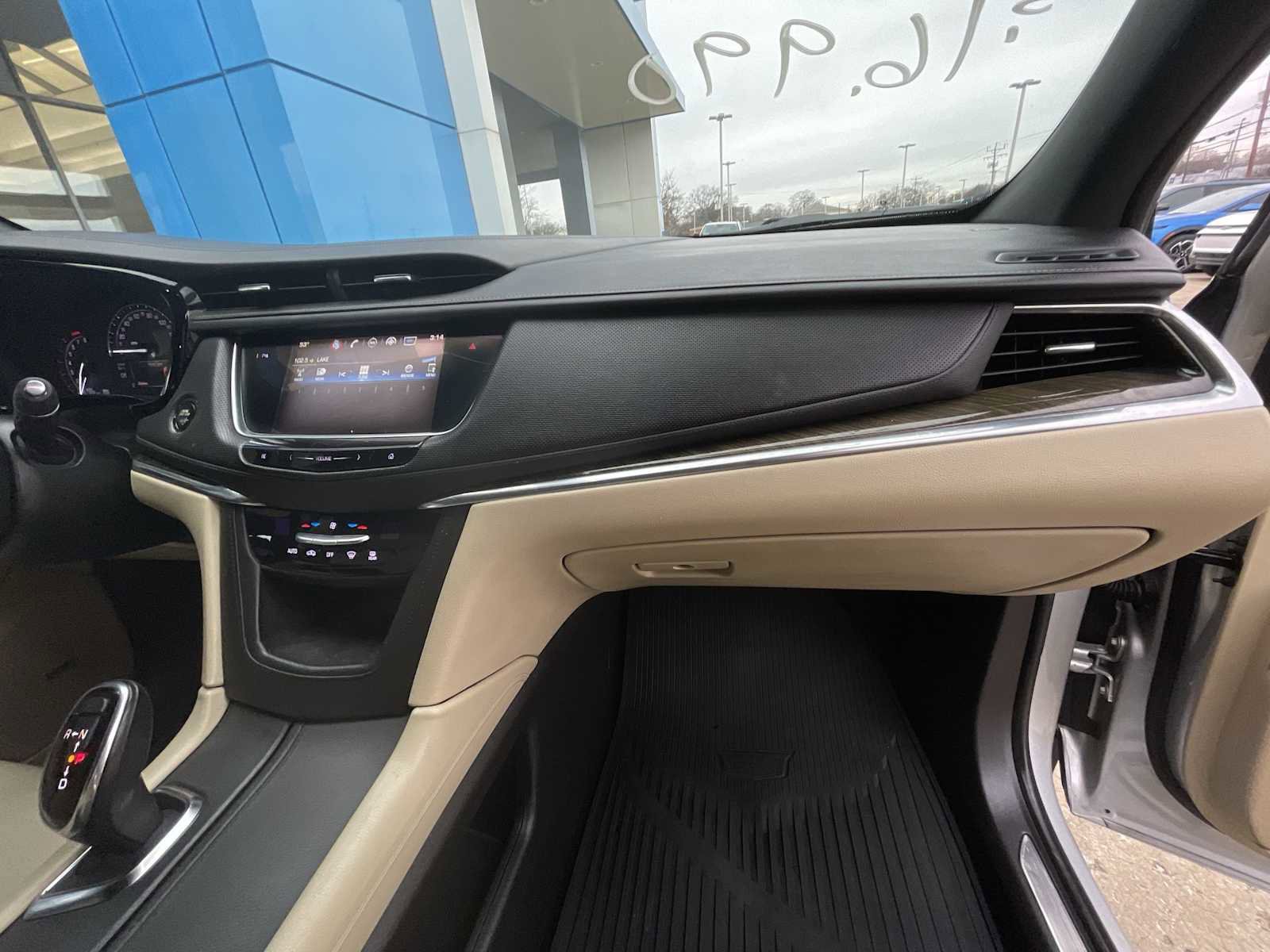 Certified 2017 Cadillac XT5 FWD image 28