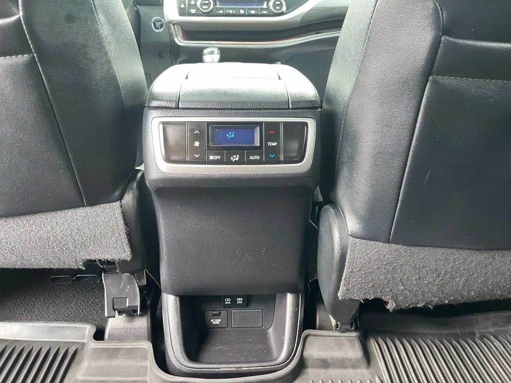 Used 2019 Toyota Highlander Limited AWD/4WD image 19