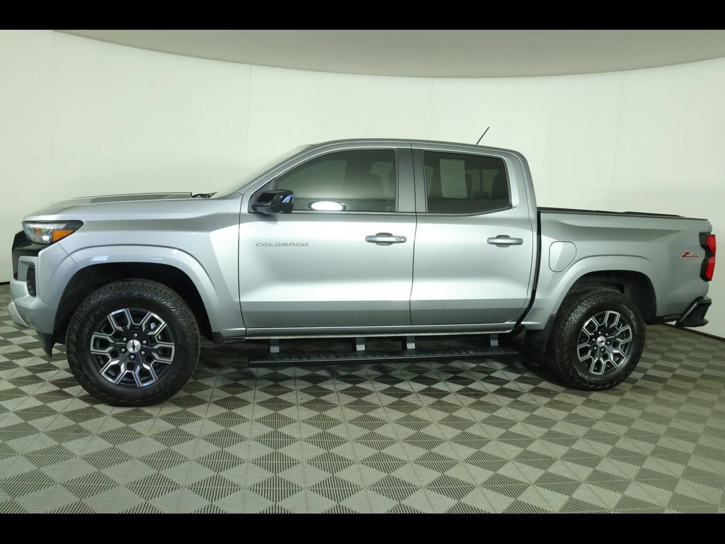 Used 2024 Chevrolet Colorado Z71 w/ Z71 Convenience Package 2 AWD/4WD image 12