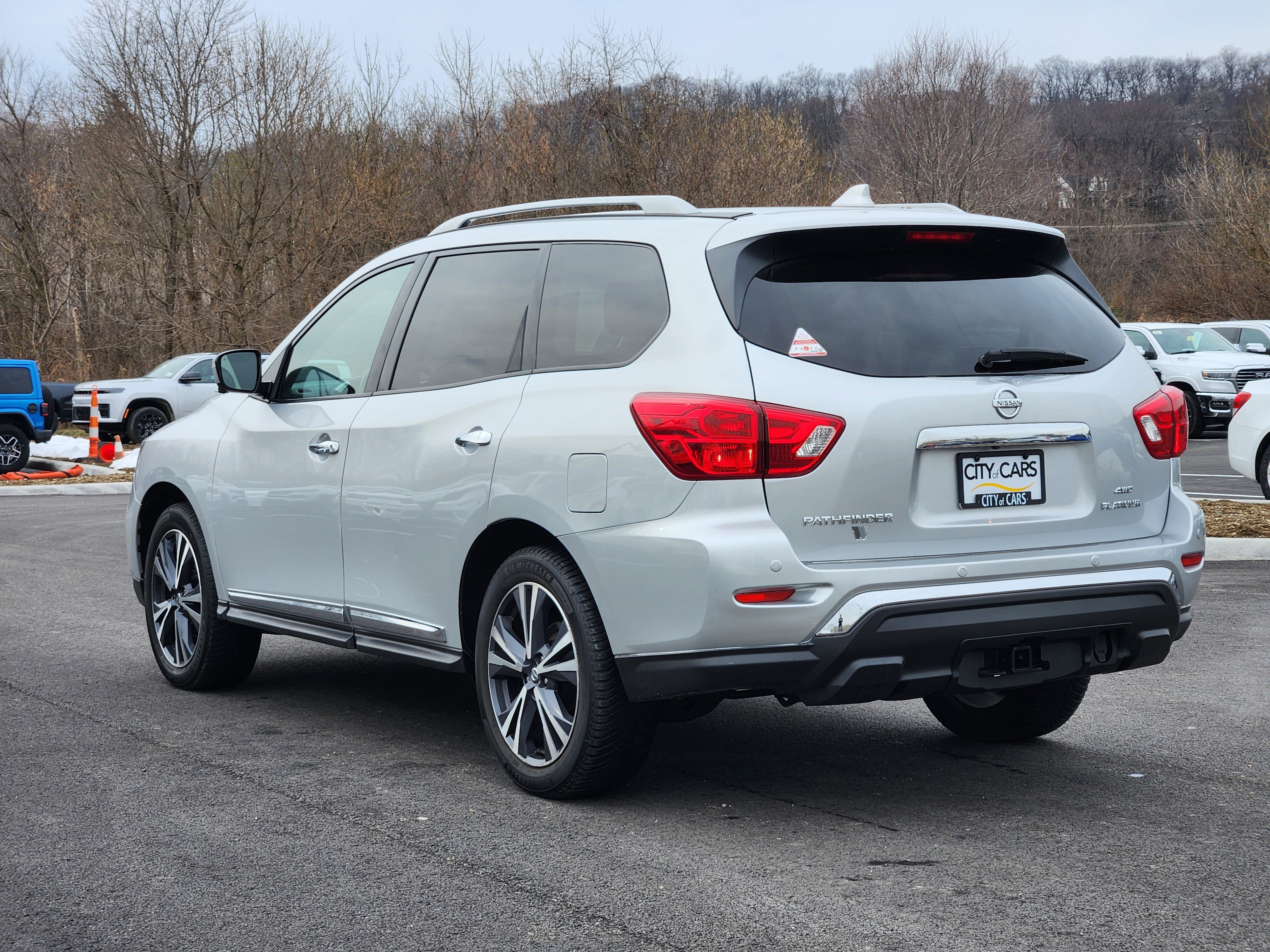 Used 2020 Nissan Pathfinder Platinum image 12