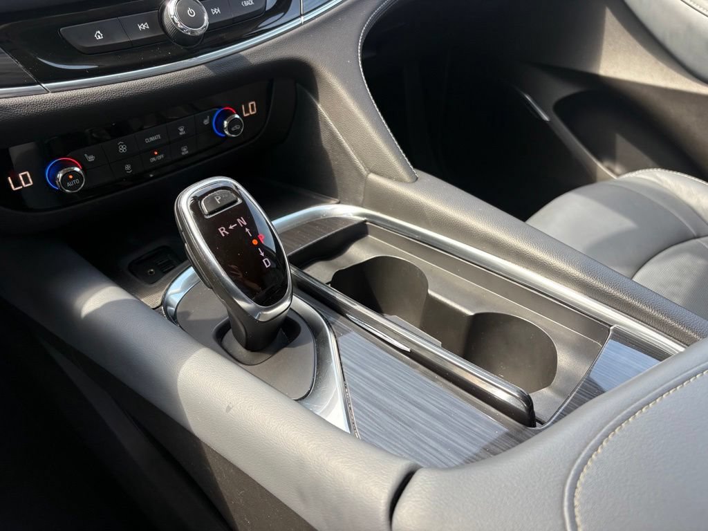 Used 2021 Buick Enclave Essence FWD image 3