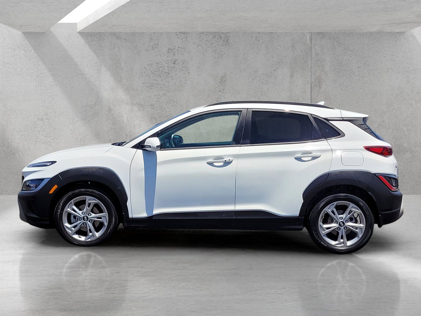 Used 2022 Hyundai Kona SEL w/ Cargo Package FWD image 7