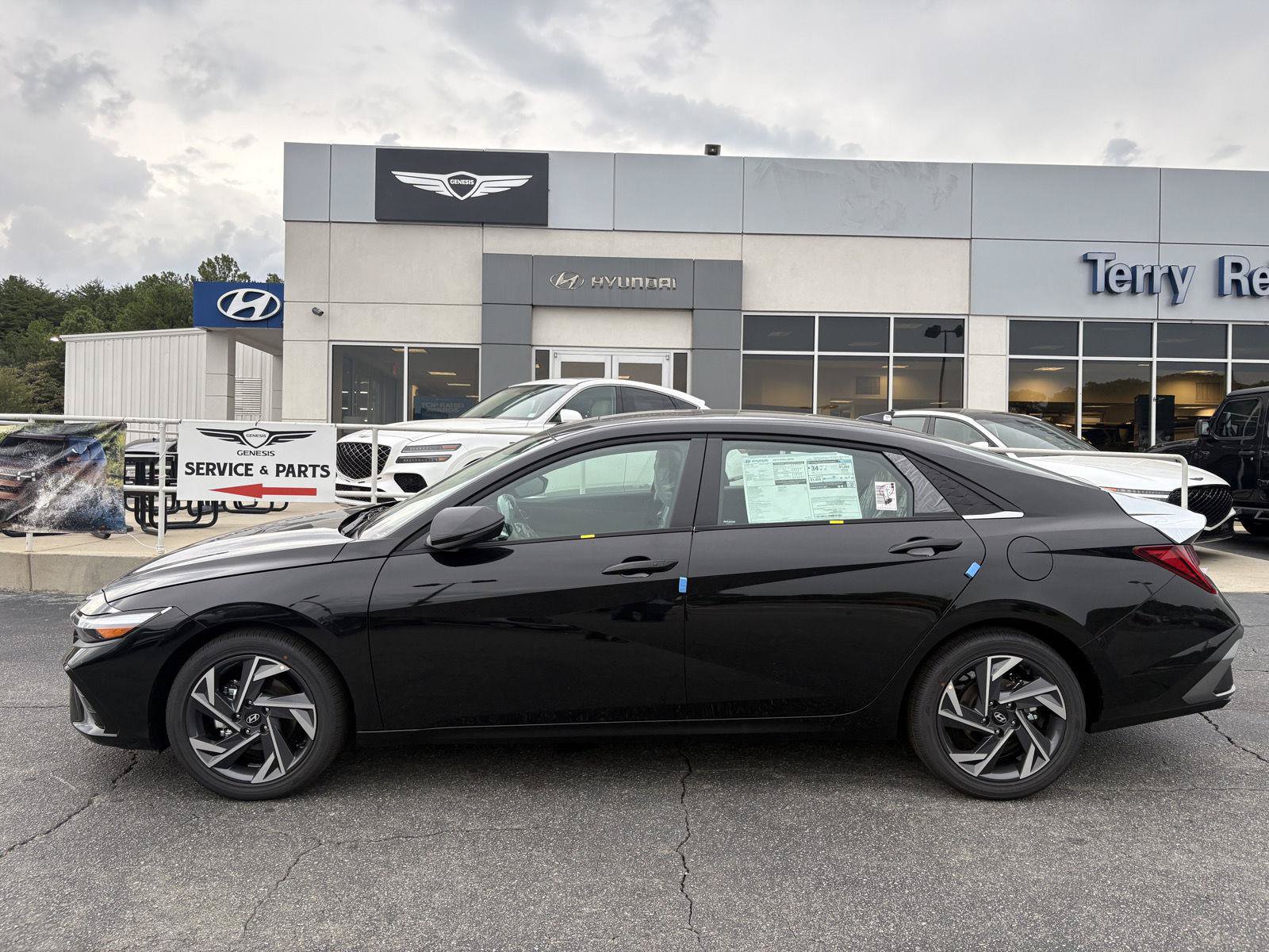 New 2026 Hyundai Elantra Limited FWD image 4