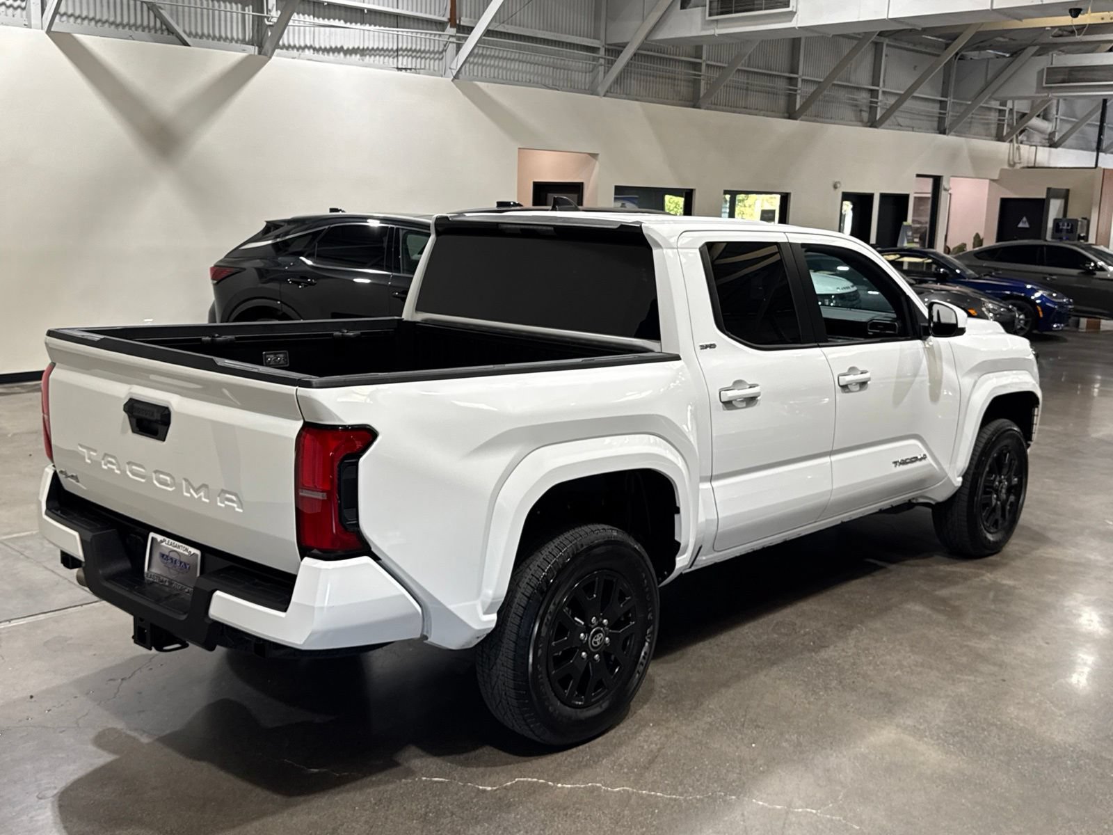 Used 2025 Toyota Tacoma SR5 AWD/4WD image 16