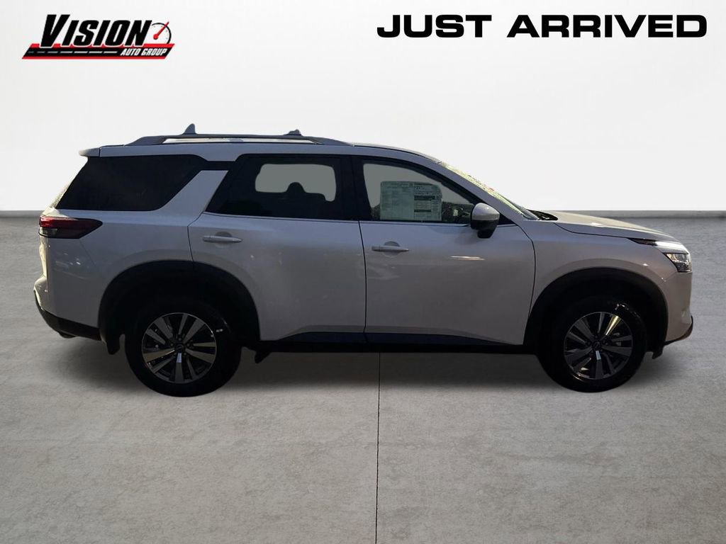 New 2025 Nissan Pathfinder SL image 4