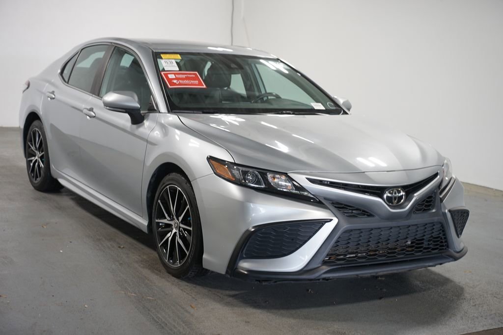 Certified 2023 Toyota Camry SE FWD image 3