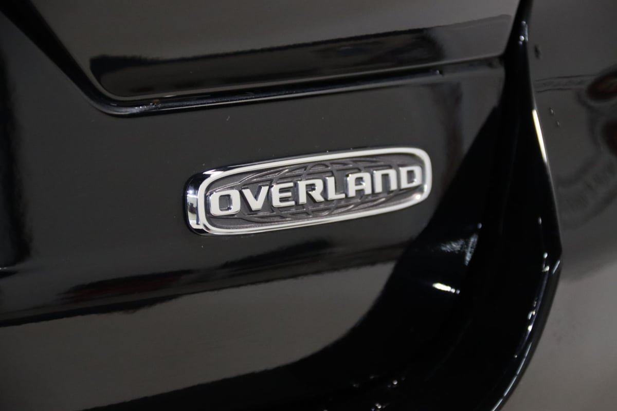 Used 2023 Jeep Grand Cherokee Overland AWD/4WD image 17