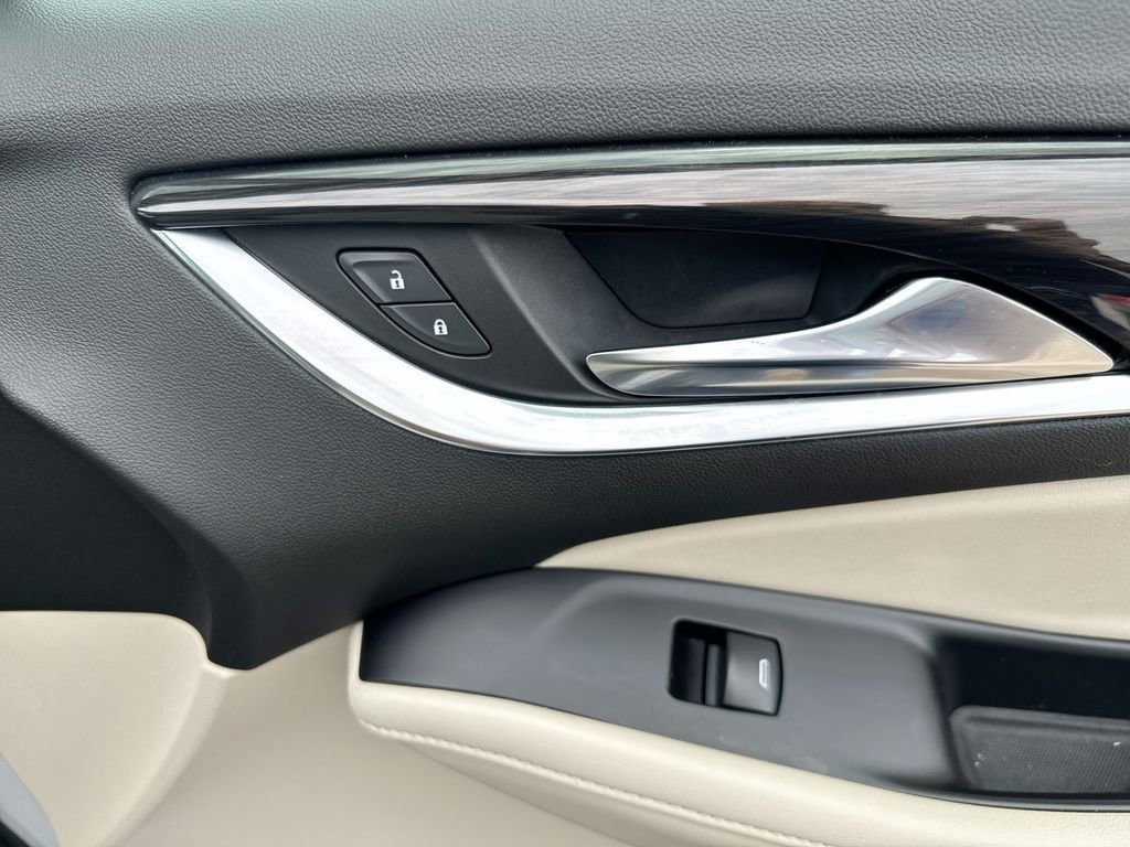 Used 2022 Buick Enclave Essence w/ LPO, Touring Package FWD image 33