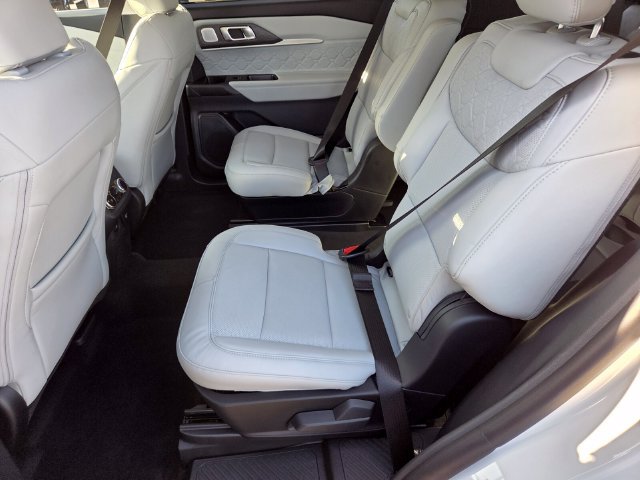 New 2026 Ford Explorer Platinum w/ LUX Leather Package AWD/4WD image 8