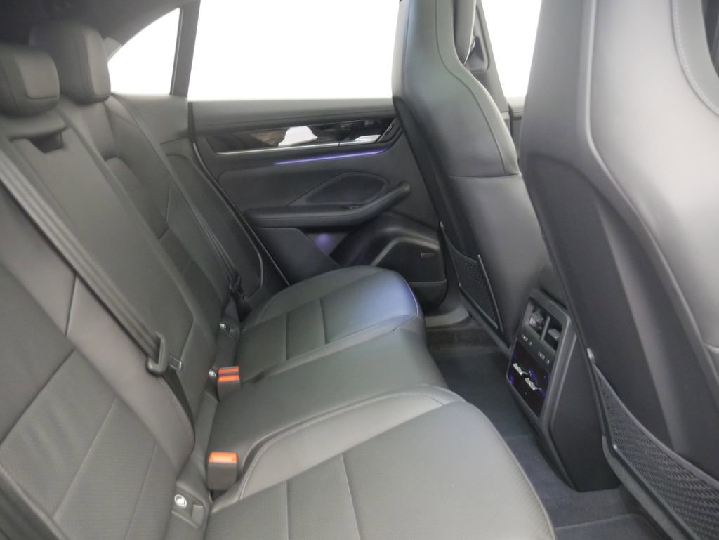 New 2026 Porsche Macan 4 Electric AWD/4WD image 32
