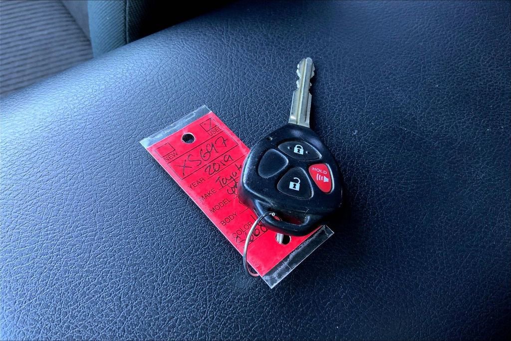 Used 2019 Toyota 4Runner SR5 image 12