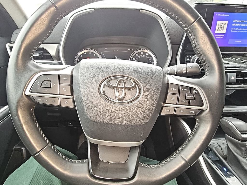 Used 2024 Toyota Highlander XLE image 16