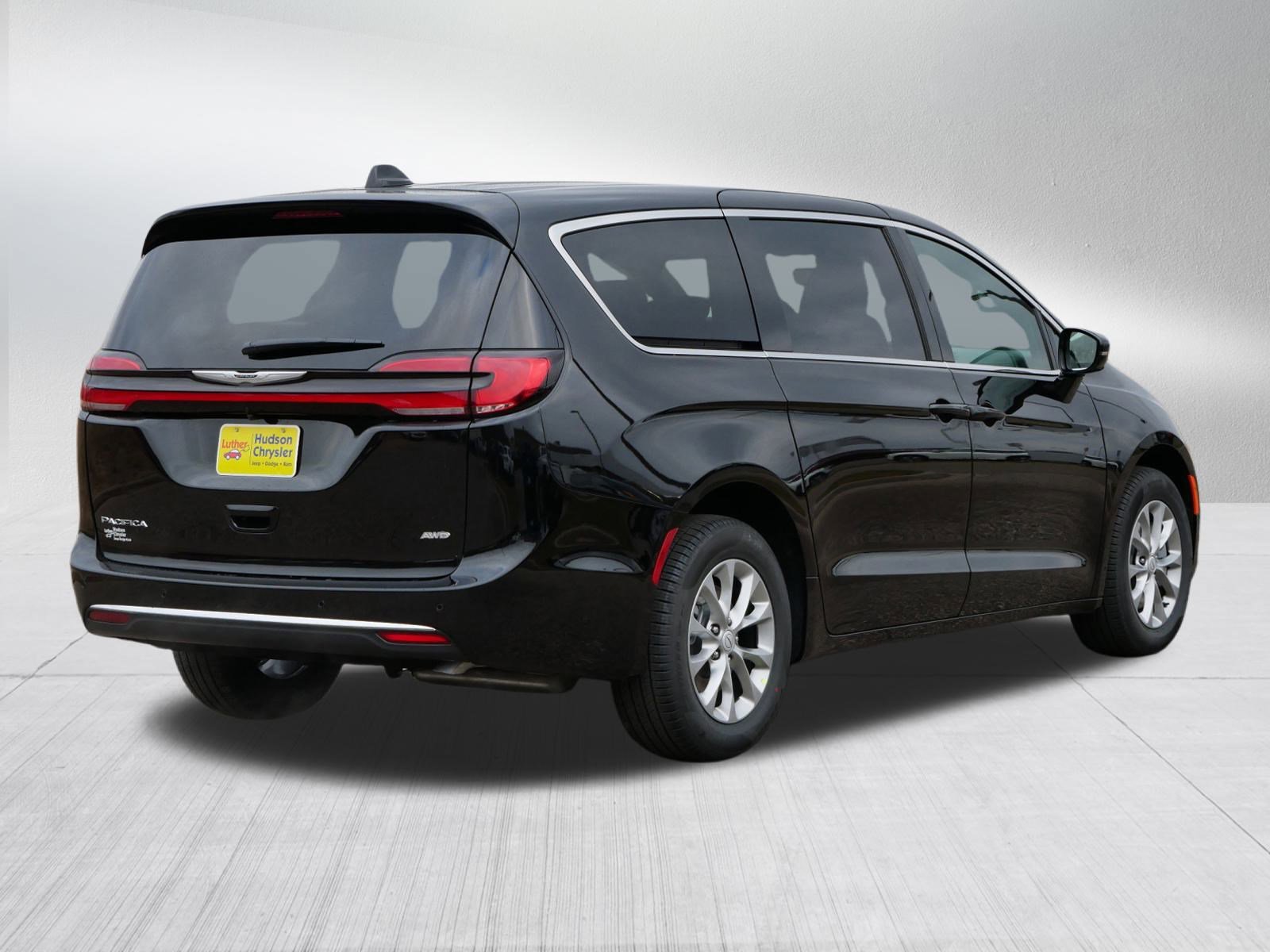 New 2026 Chrysler Pacifica Select video 2