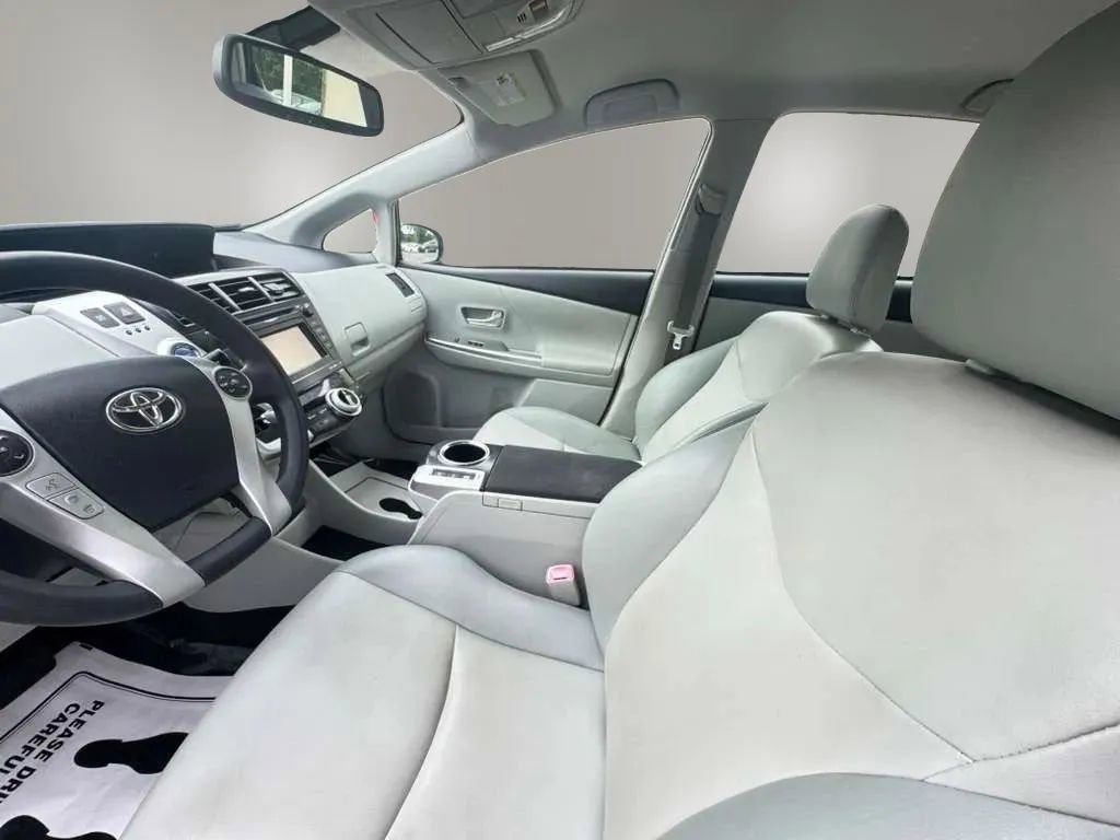 Used 2012 Toyota Prius V Five FWD image 11