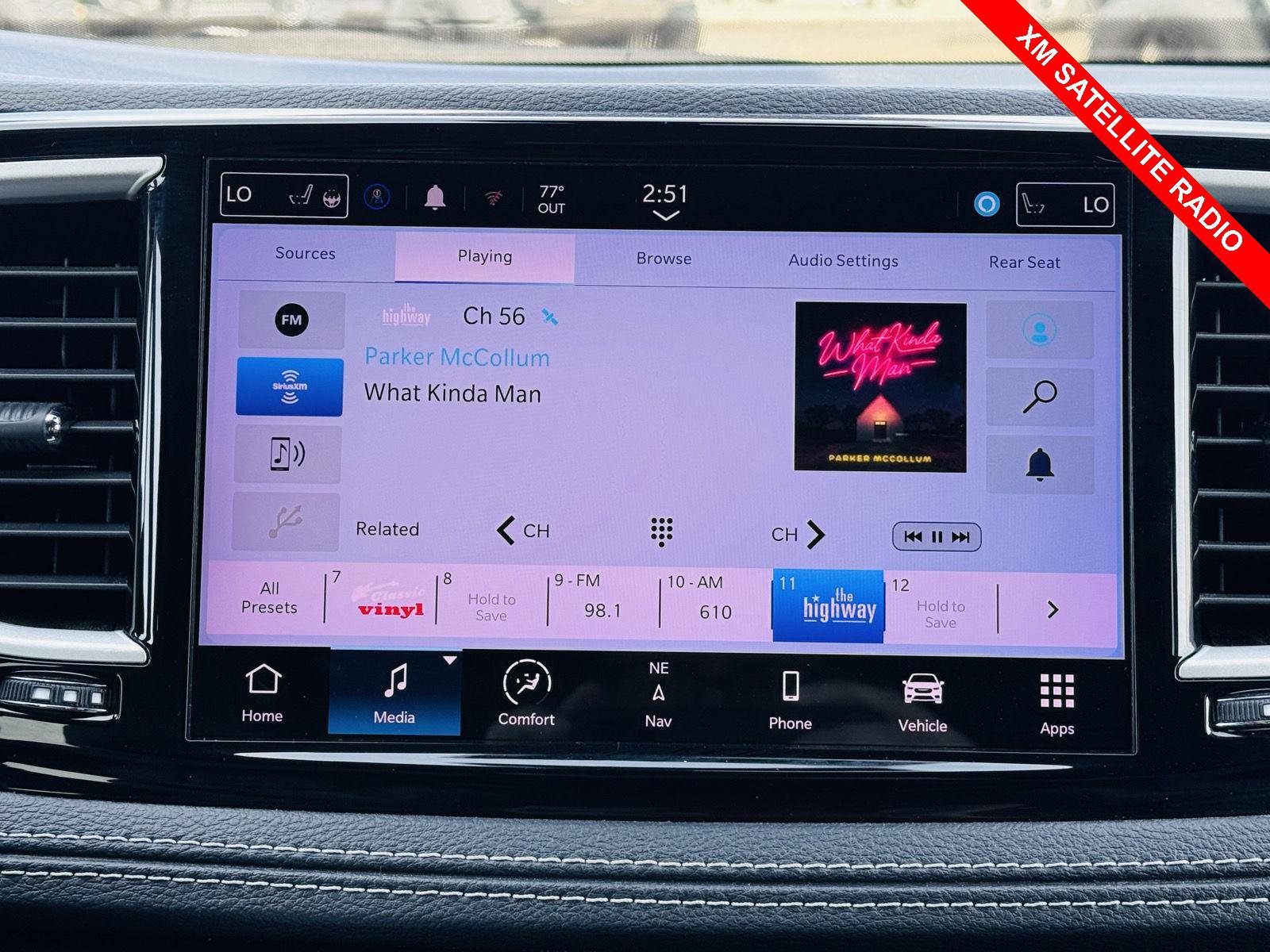 Used 2023 Chrysler Pacifica Touring-L w/ Uconnect Theater Family Group image 8