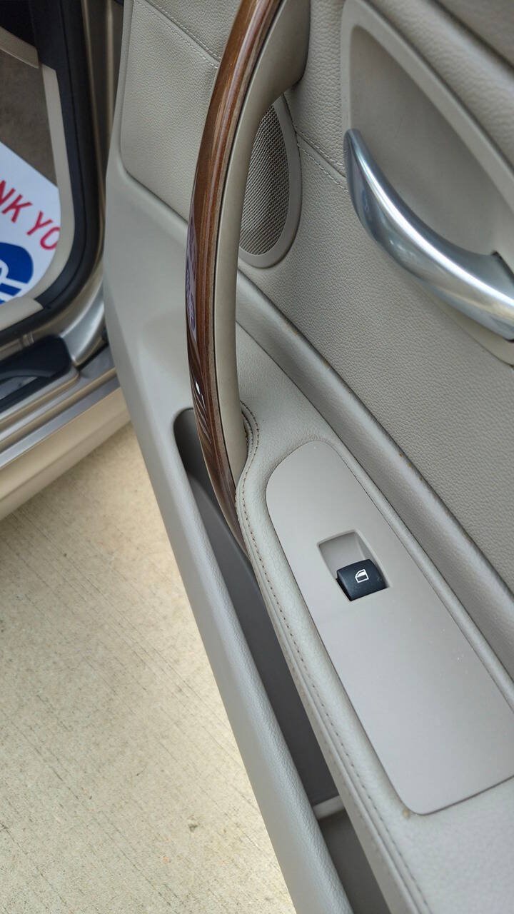Used 2010 BMW 135i Convertible RWD image 48