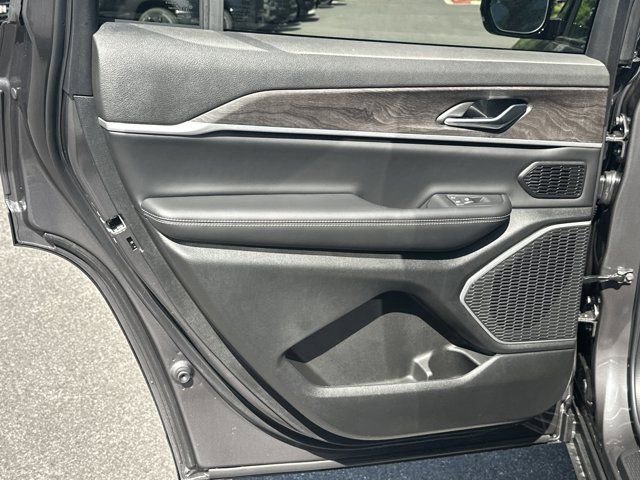 New 2026 Jeep Grand Cherokee L Limited RWD image 22