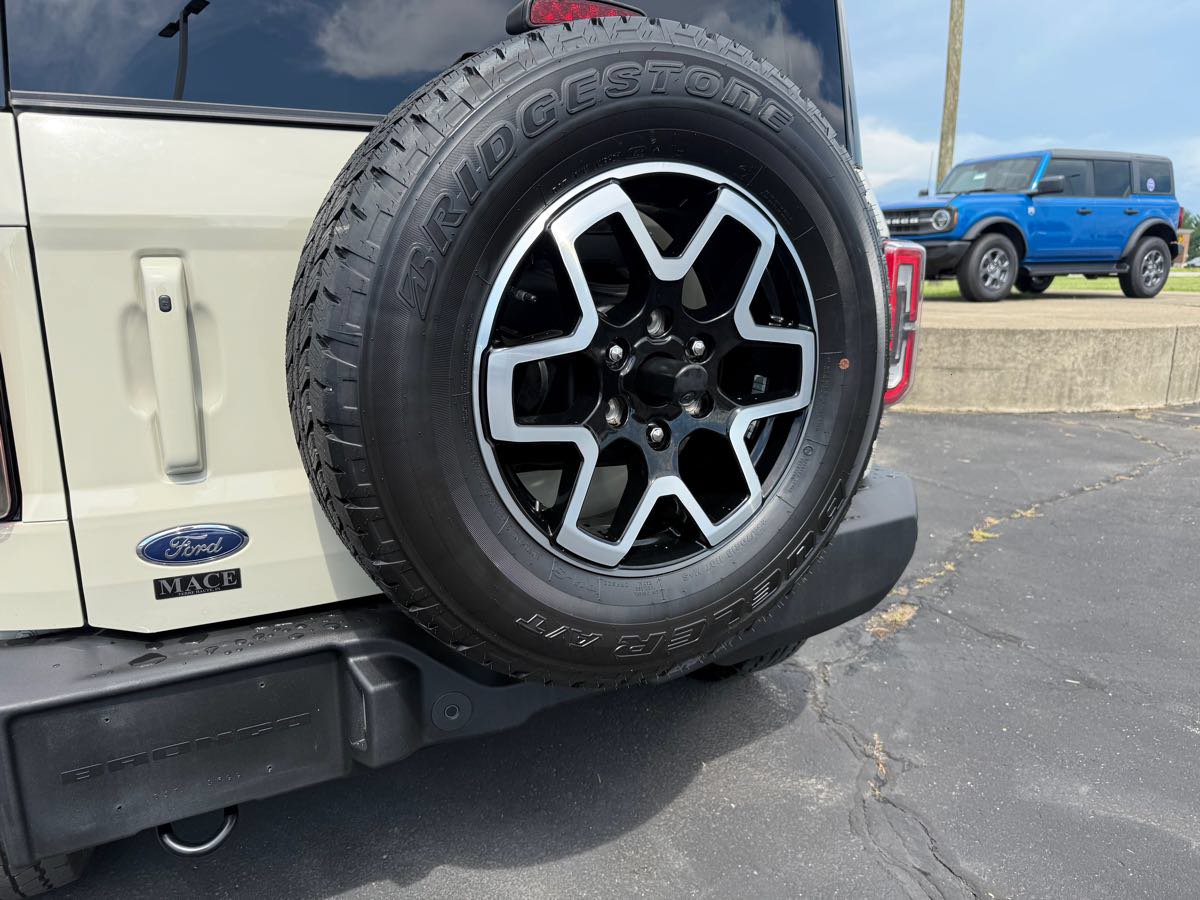 Used 2025 Ford Bronco Outer Banks AWD/4WD image 7