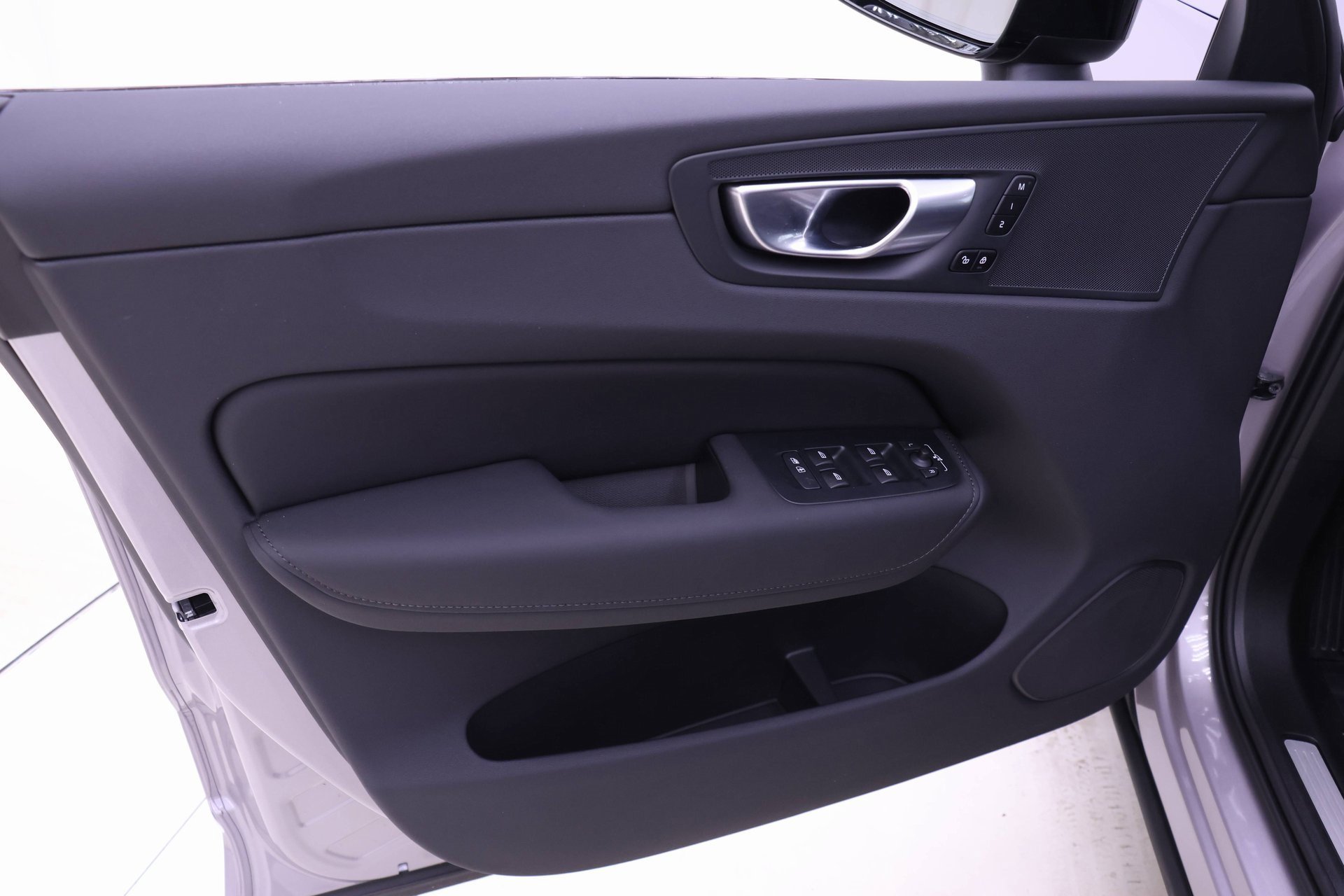 Certified 2026 Volvo XC60 B5 Plus w/ Protection Package Premier image 15