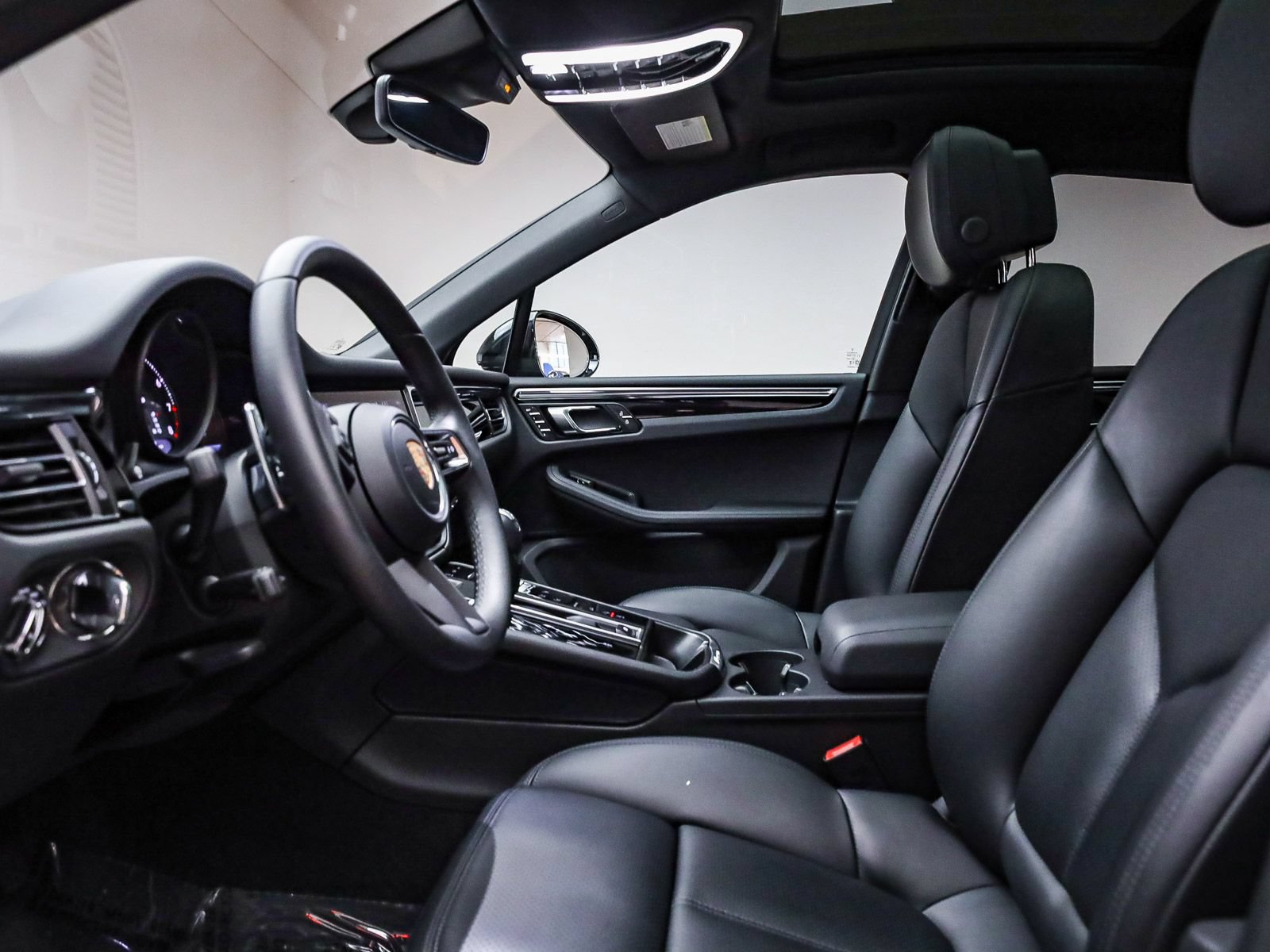 Certified 2026 Porsche Macan AWD/4WD image 22