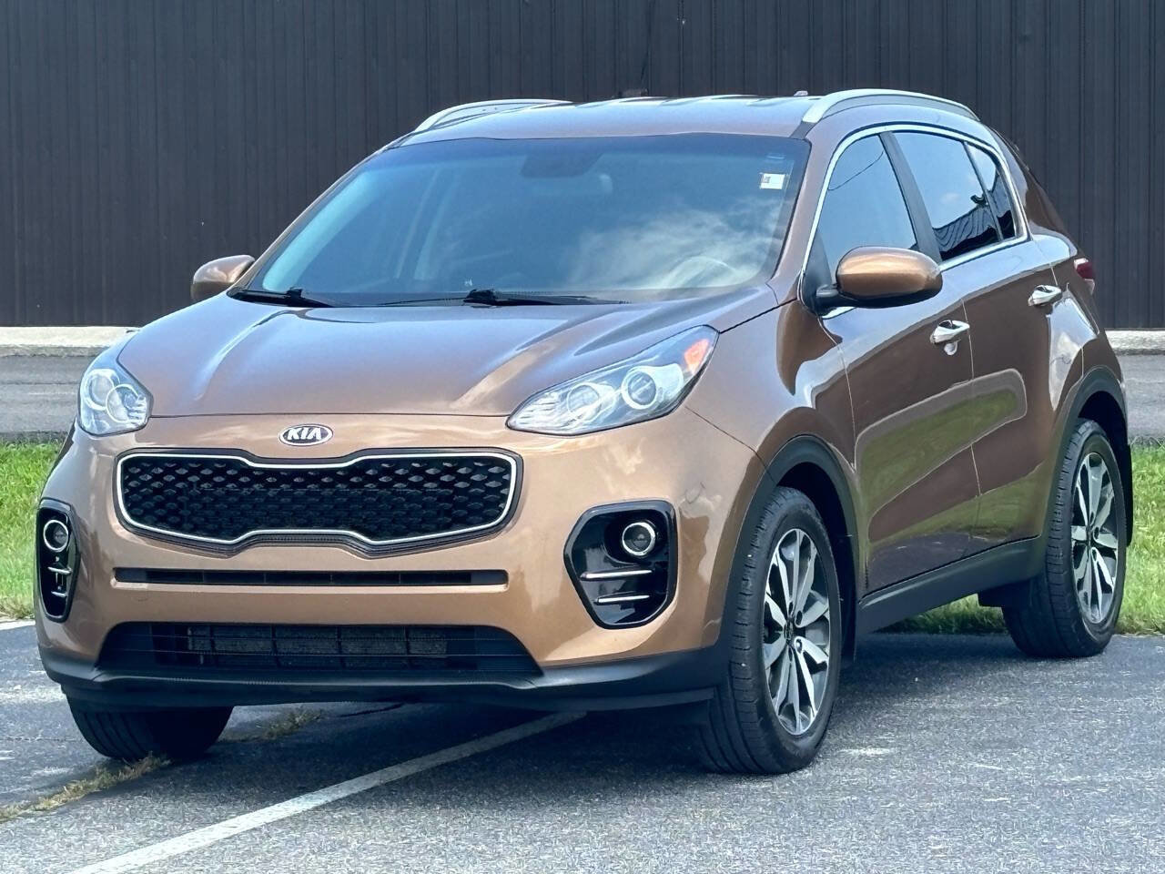 Used 2017 Kia Sportage EX image 2