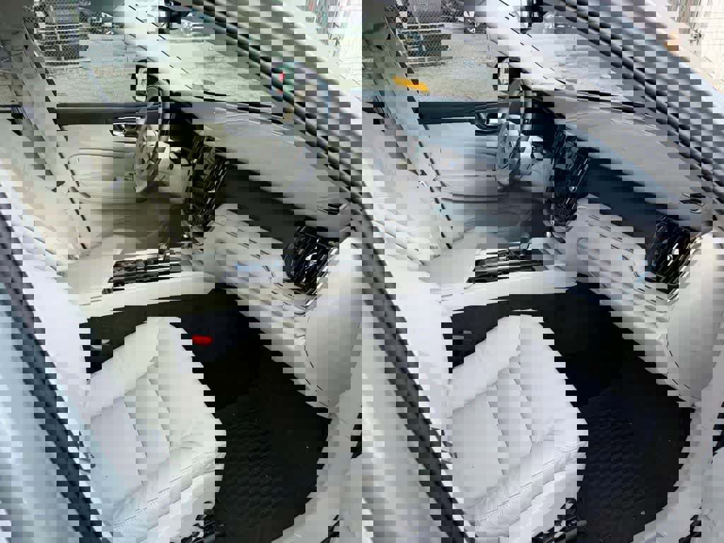 Used 2024 Volvo XC60 B5 Plus w/ Protection Package Premier image 18