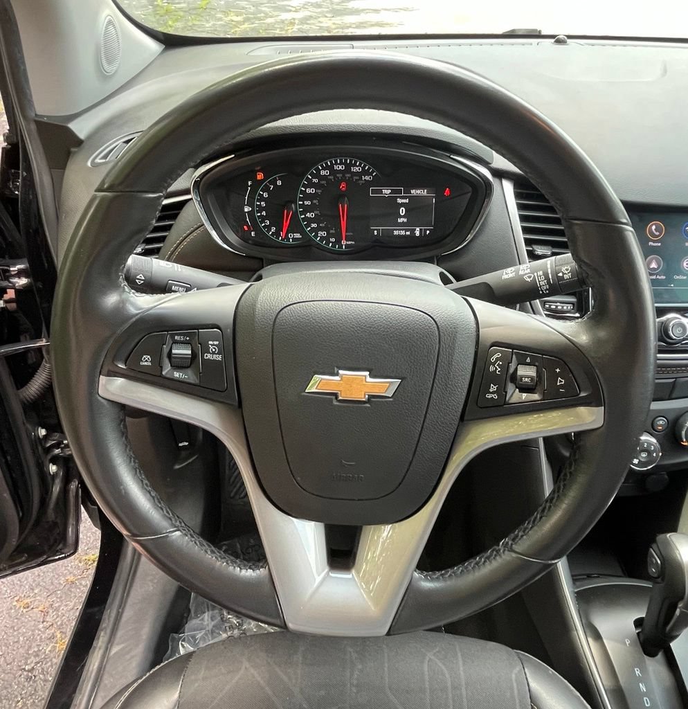 Certified 2020 Chevrolet Trax LT w/ LT Convenience Package FWD image 12