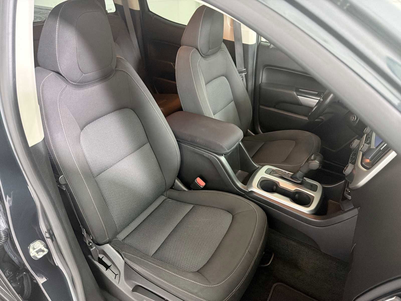 Used 2018 Chevrolet Colorado LT image 24