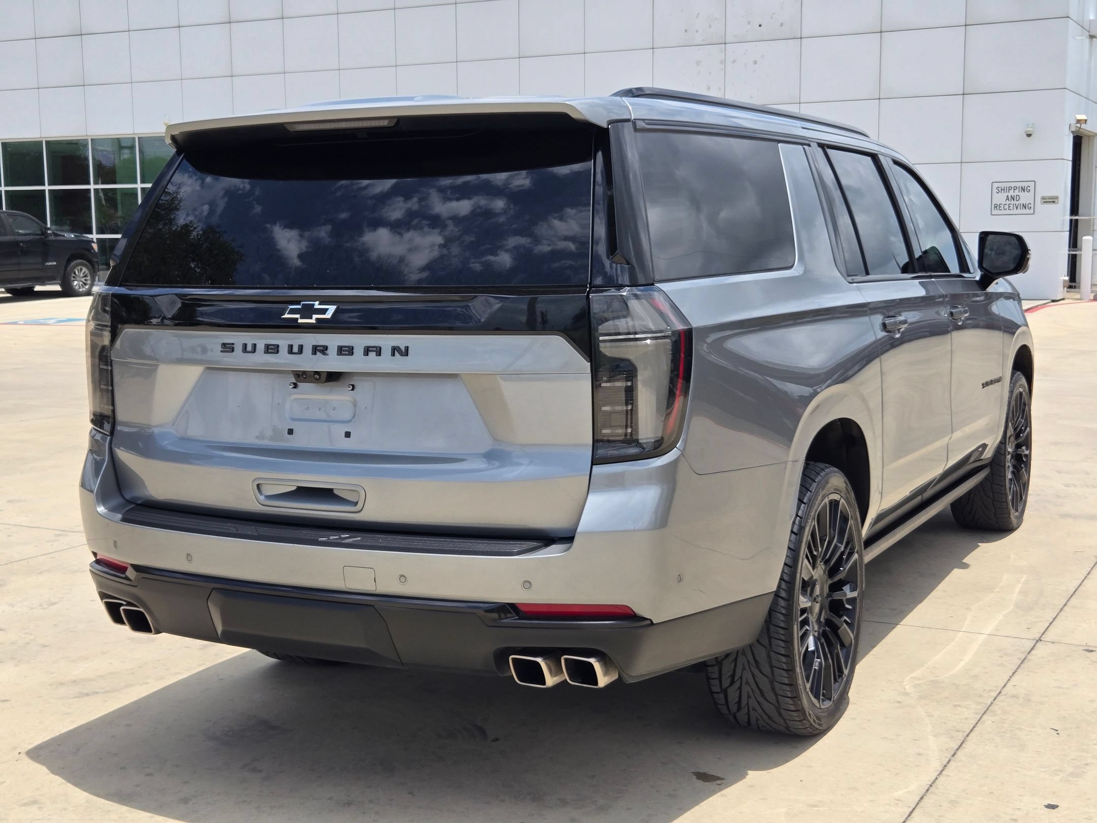 Certified 2025 Chevrolet Suburban High Country AWD/4WD image 7