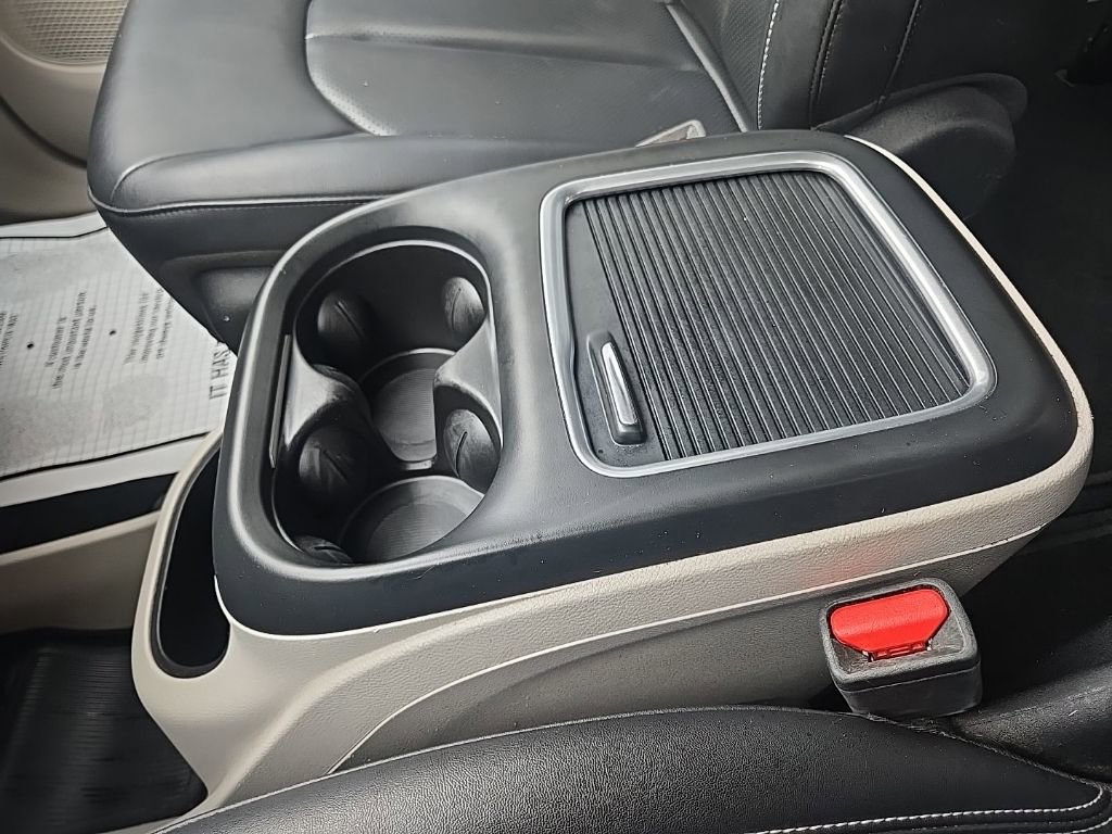 Used 2024 Chrysler Pacifica Touring-L image 57