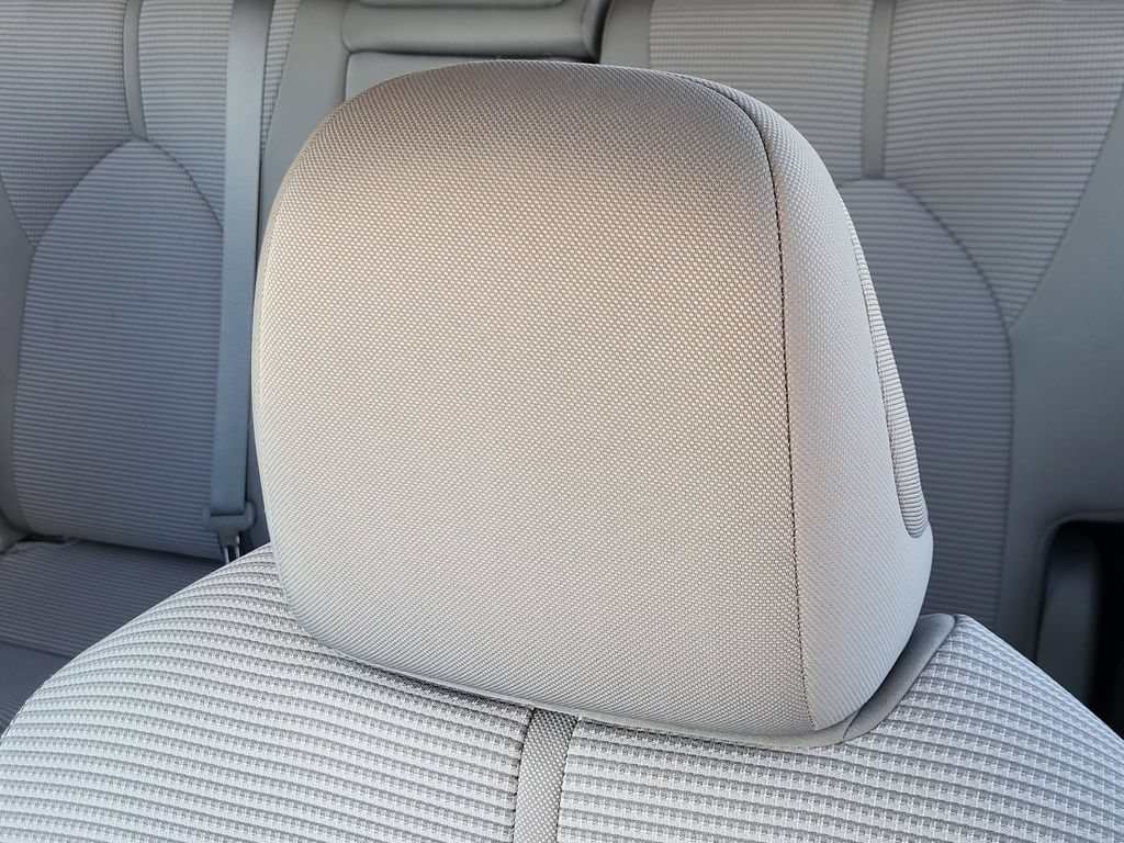 Used 2021 Toyota Highlander LE AWD/4WD image 6