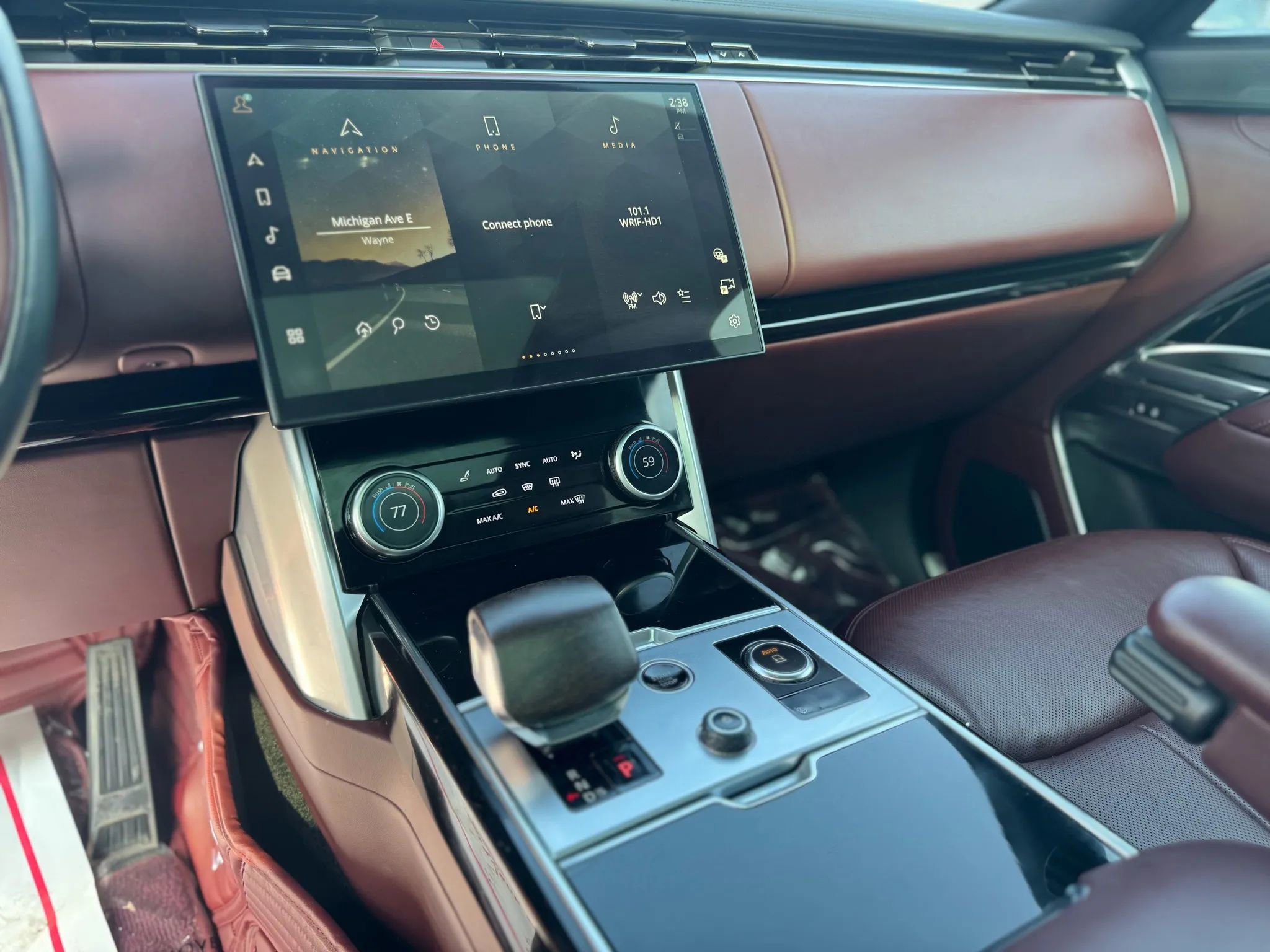 Used 2023 Land Rover Range Rover SE image 15