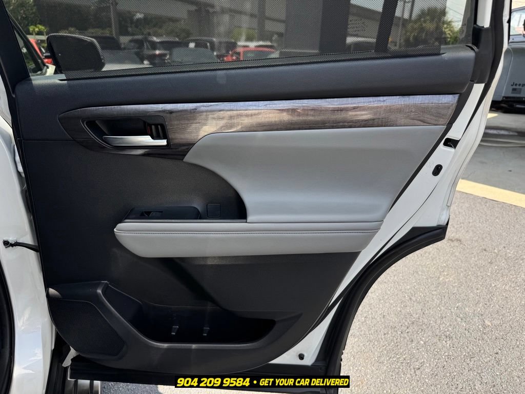 Used 2021 Toyota Highlander Limited FWD image 36