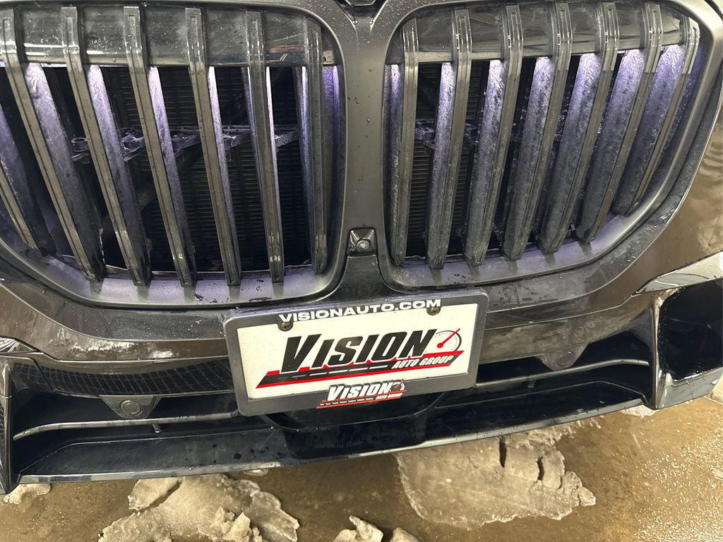 Certified 2025 BMW X7 xDrive40i w/ M Sport Package image 17