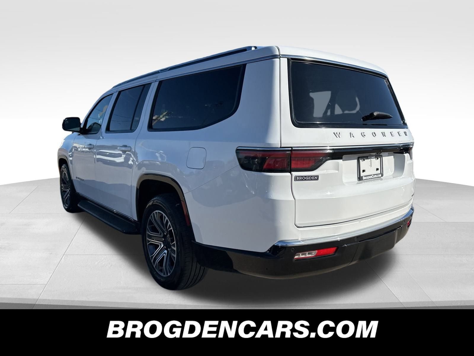 Used 2024 Jeep Wagoneer L Series II w/ Flexible Seating Group image 5