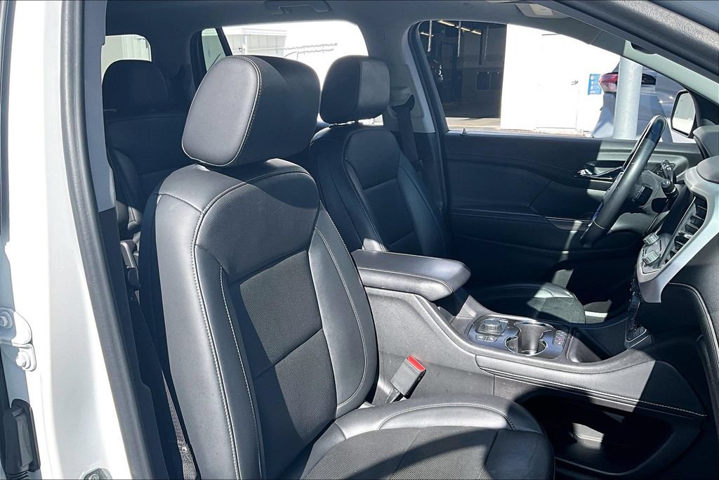 Used 2022 GMC Acadia SLT w/ Technology Package FWD image 29