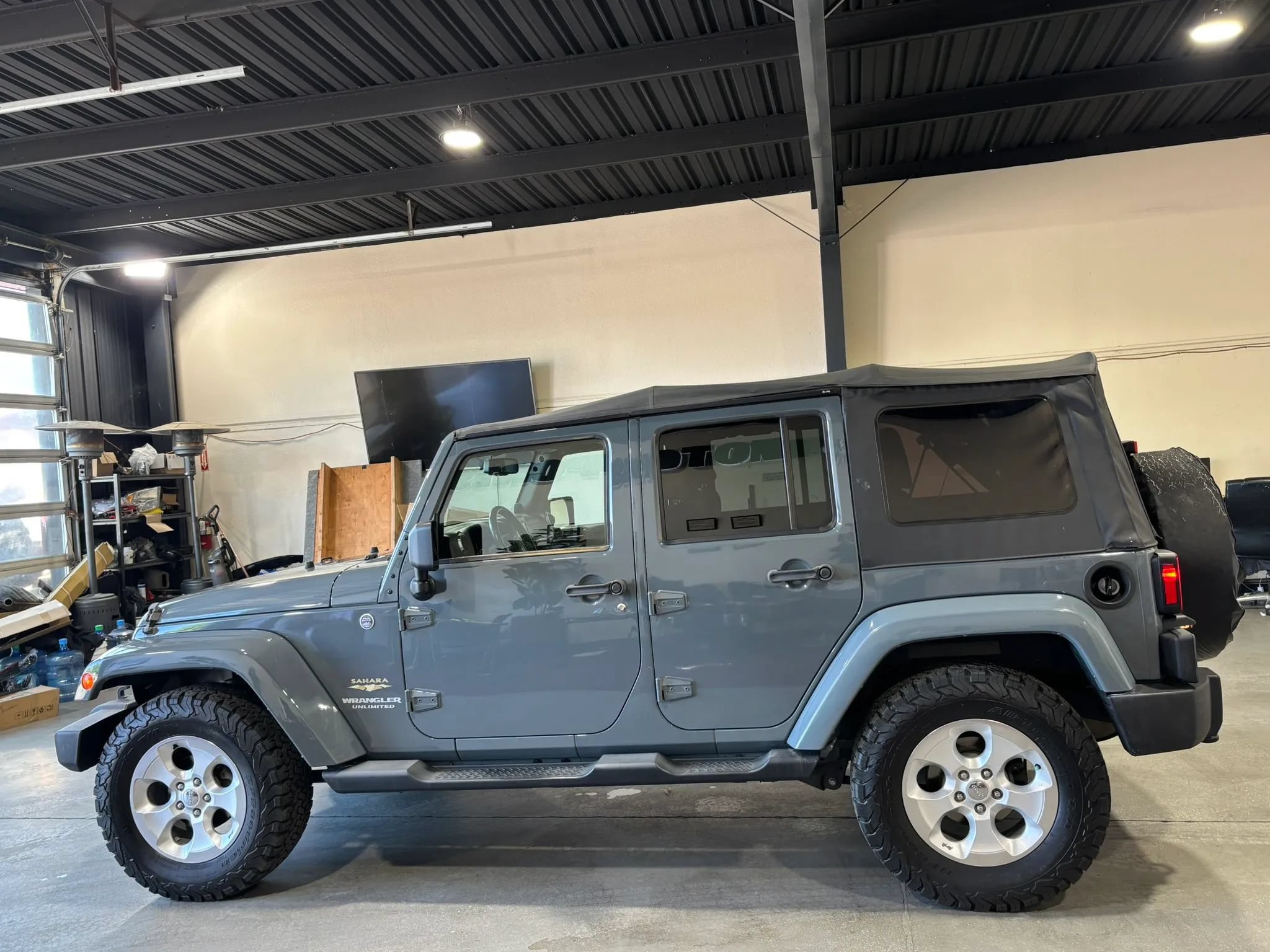 Used 2014 Jeep Wrangler Unlimited Sahara AWD/4WD image 9